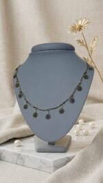 Collar con dijes de flores - Imagen 2