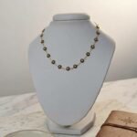 Collar con dijes de flores